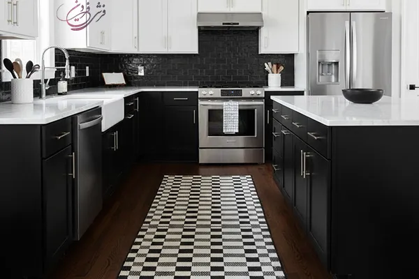 فرش آشپزخانه با کابینت سفید مشکی
